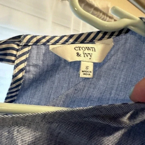 Crown & Ivy Blouse - Size Small - Picture 3 of 3